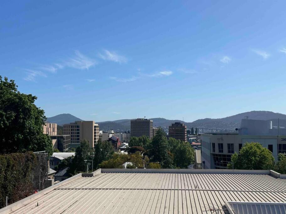Fringe Modern With Car Parking Apartment Hobart