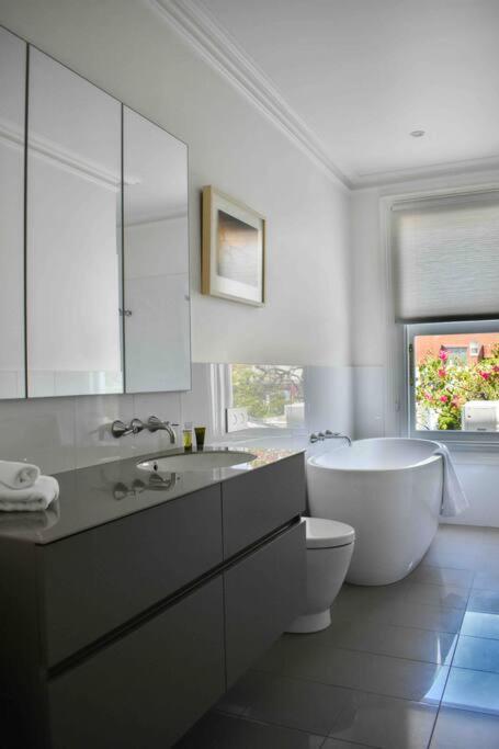 Sublime Luxury - Battery Point Holiday home *
