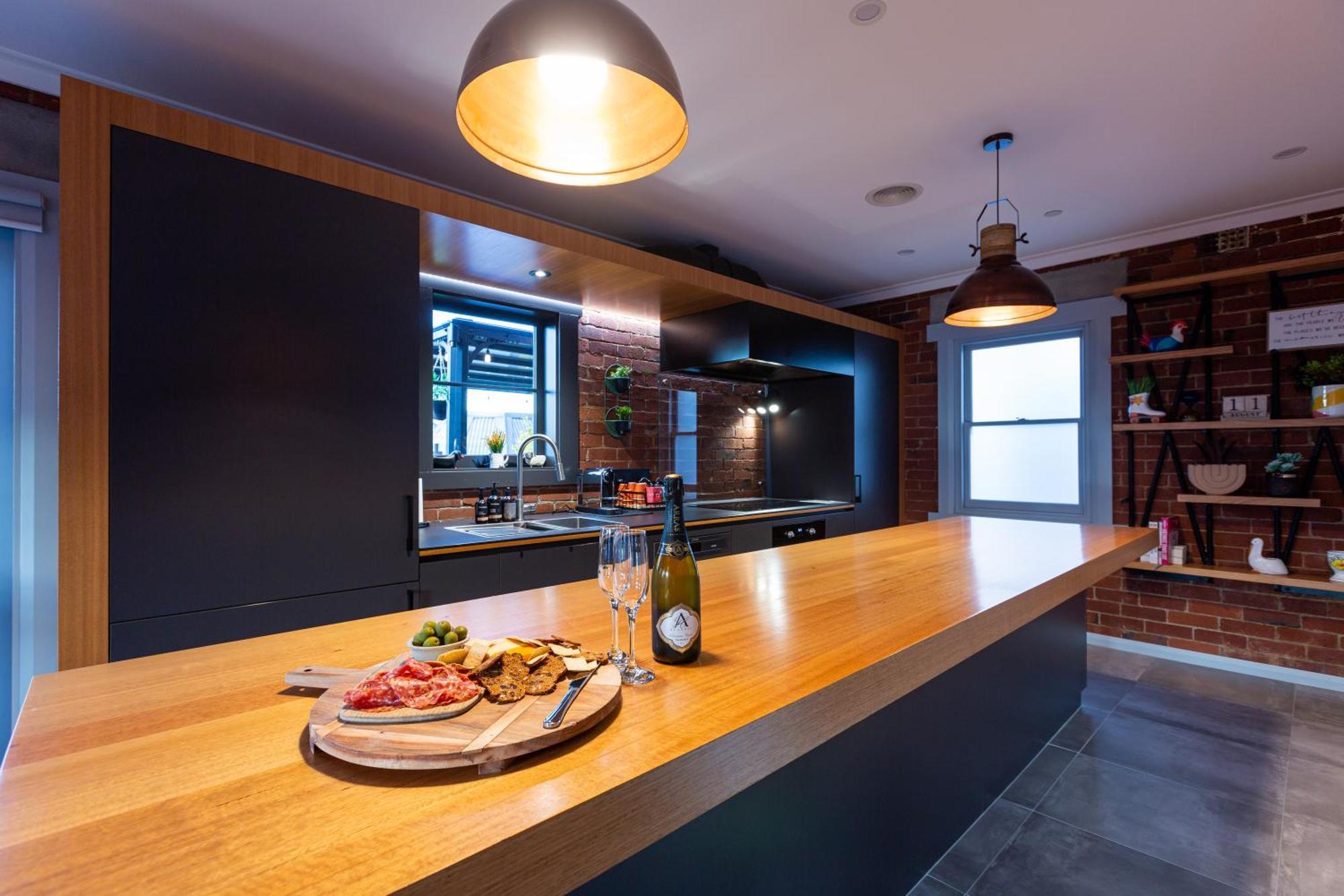 Linear Guest - Luxury In The Hobart