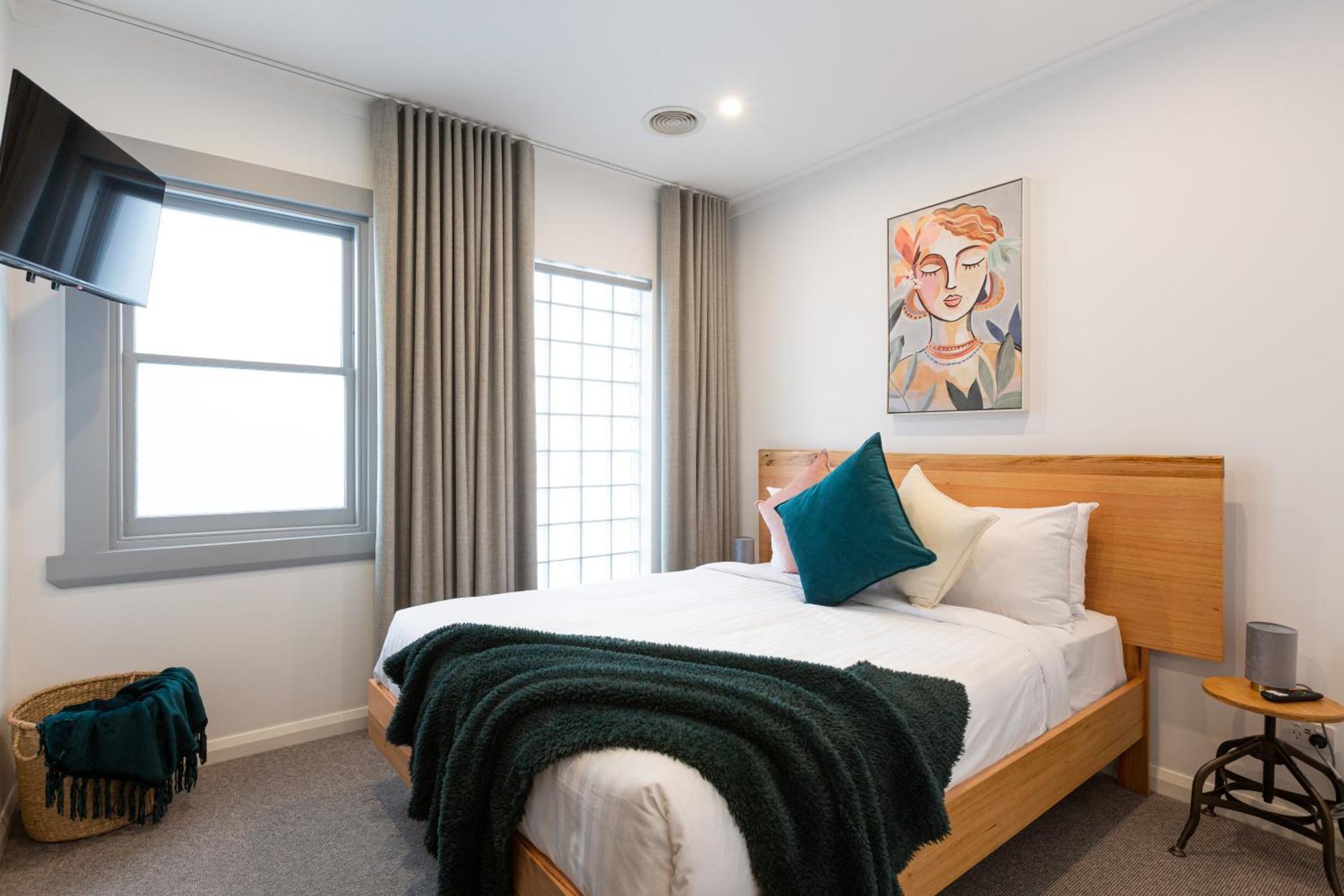 Linear Guest - Luxury In The