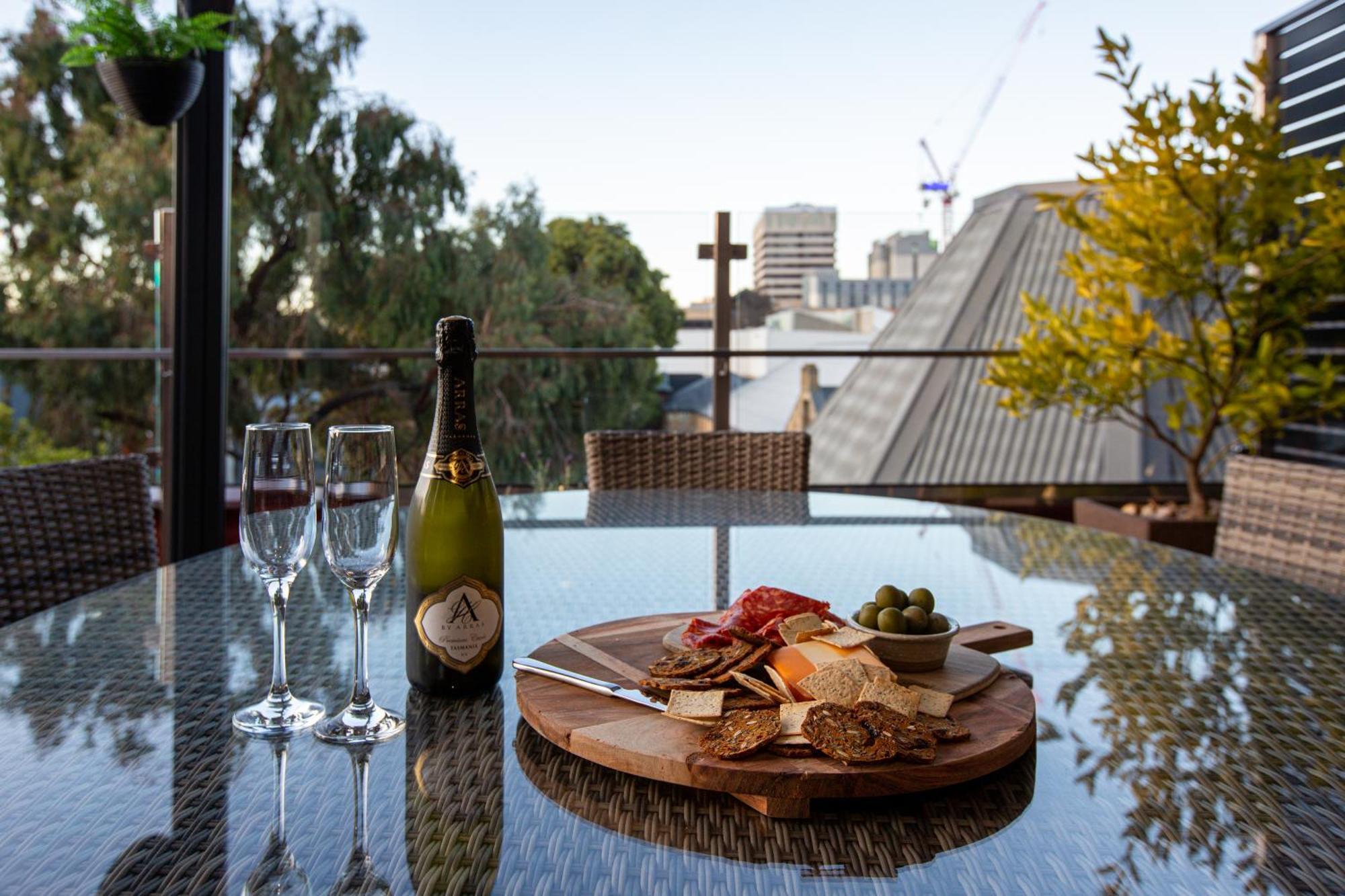 Linear Guest - Luxury In The Apartment *