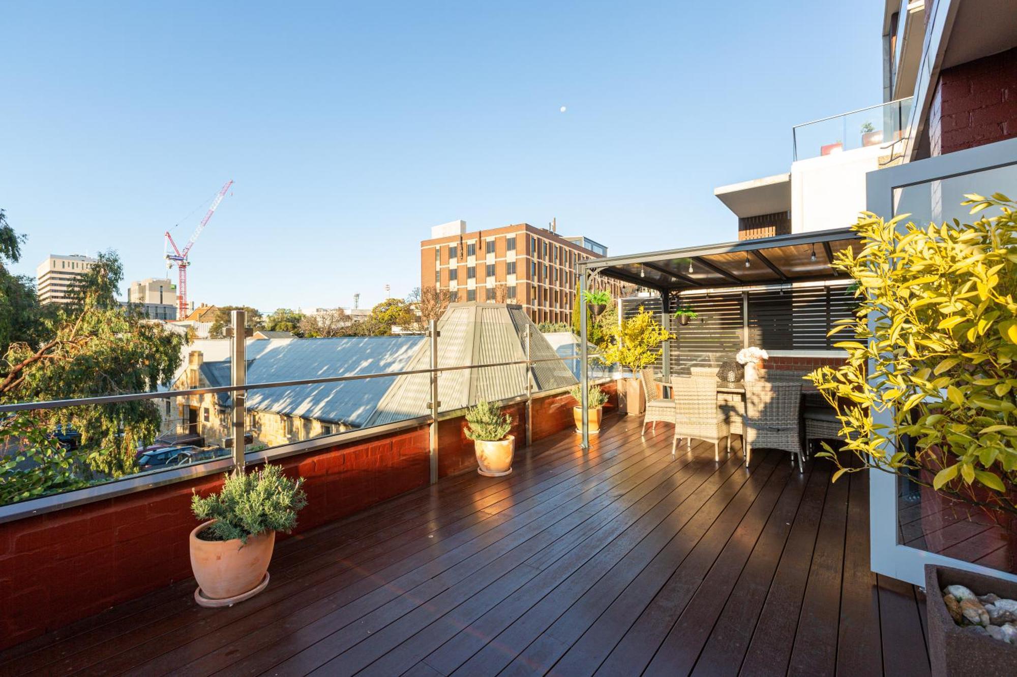 Linear Guest - Luxury In The