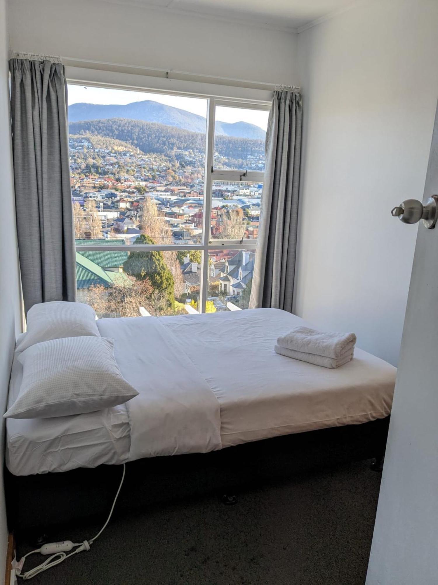 Bayley 1 - Walk To From 2 Bedroom With And Mountain Views Hobart