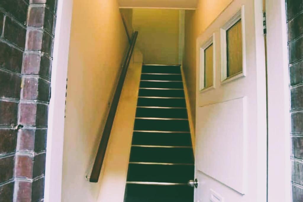 Comfy With Carpark 2 Minutes To Cbd Holiday home Hobart