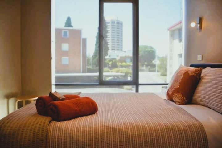 Modern 1 Bed-walk Casino Riverfront 5 Mins To Cbd Apartment