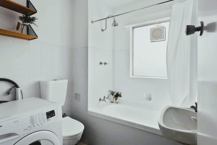 Renovated Unit In Leafy Surrounds Close To Shops Apartment