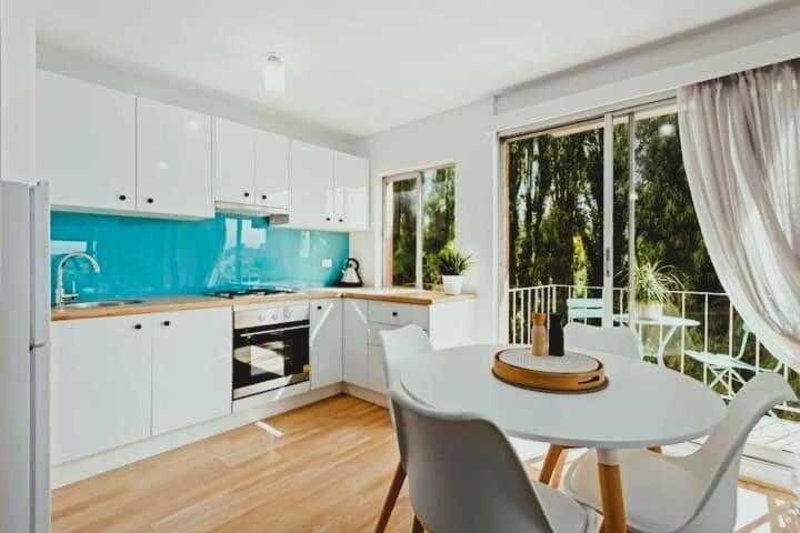 Apartment Renovated Unit In Leafy Surrounds Close To Shops Hobart