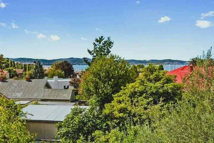 Renovated Unit In Leafy Surrounds Close To Shops Apartment Hobart