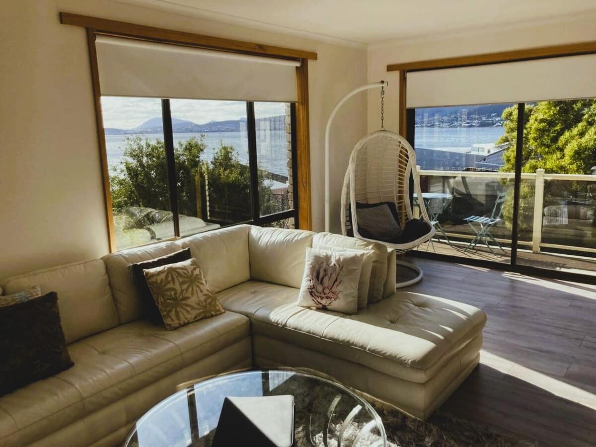 Spacious Modern Outstanding Views Sleeps 9 * Hobart