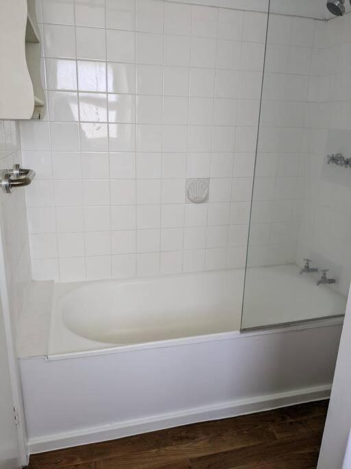 Bayley 2 - Walk To From 2 Bedroom With And Mountain Views Apartment Hobart