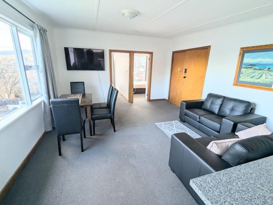 Bayley 2 - Walk To From 2 Bedroom With And Mountain Views Apartment Hobart