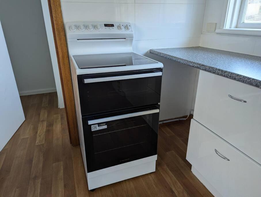 Bayley 2 - Walk To From 2 Bedroom With And Mountain Views Apartment *