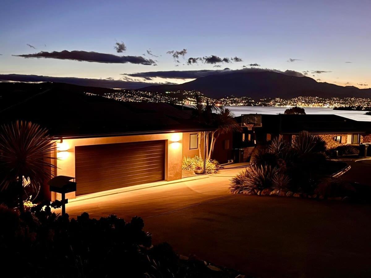 Holiday home 4 Bed 2 Storey House With Views Near