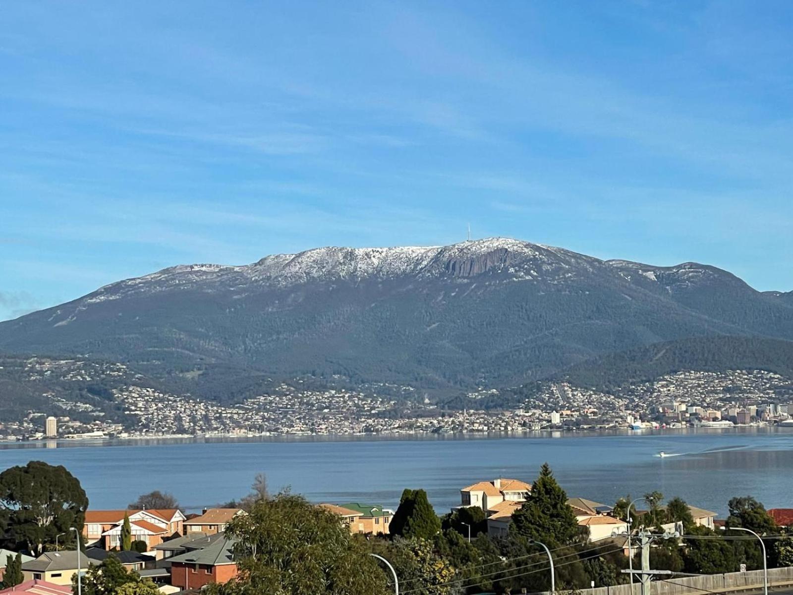 Holiday home 4 Bed 2 Storey House With Views Near