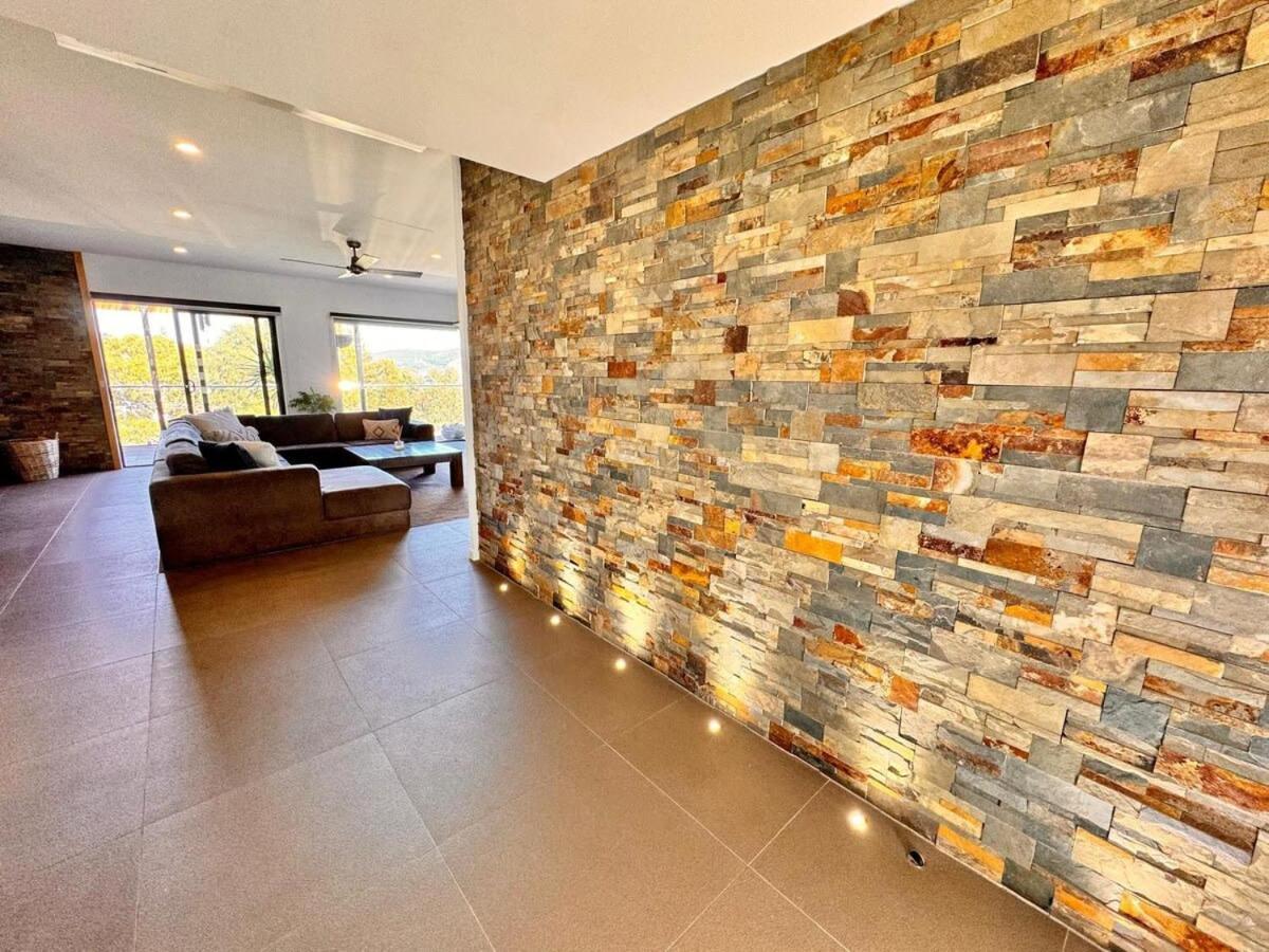 4 Bed 2 Storey House With Views Near