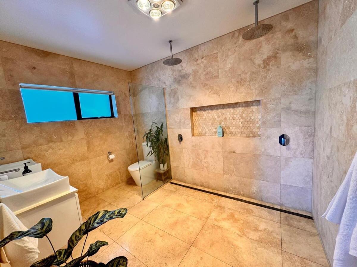 4 Bed 2 Storey House With Views Near Holiday home