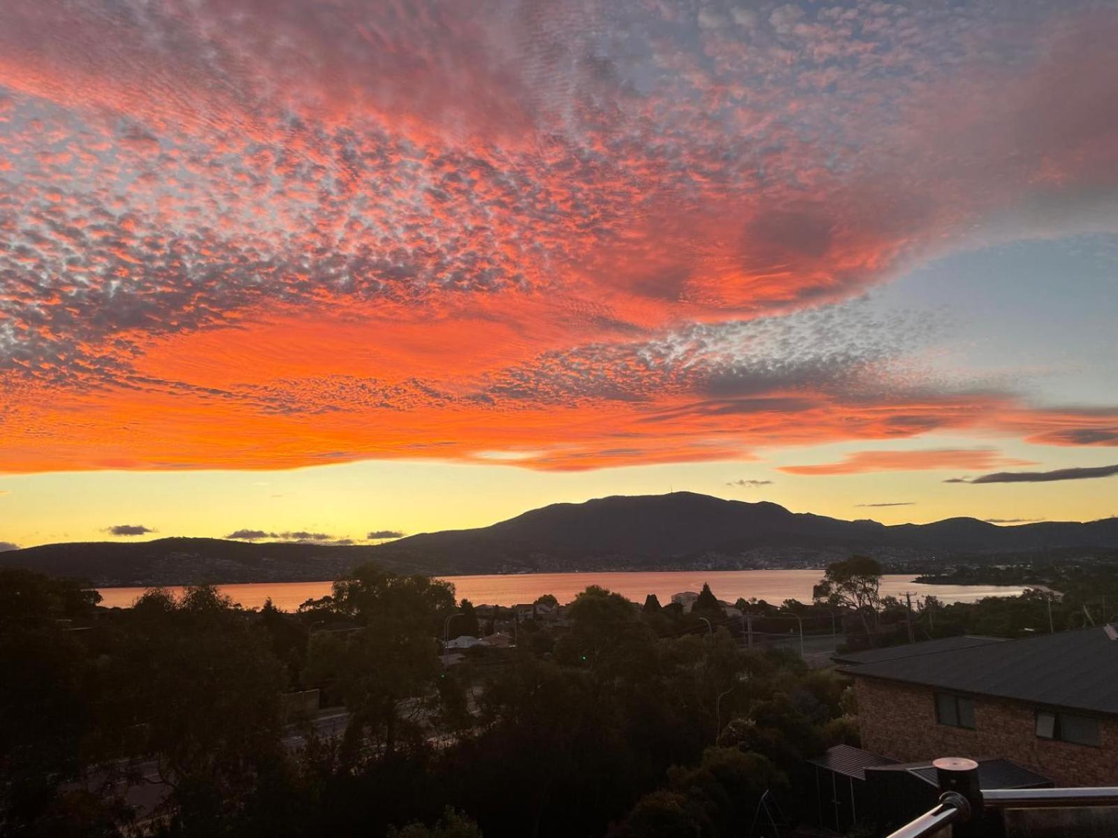 4 Bed 2 Storey House With Views Near * Hobart