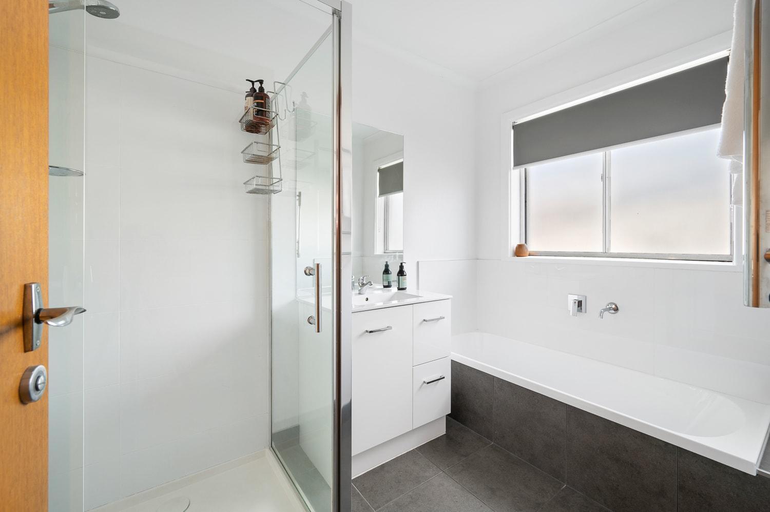 At 165 Great For Large Groups Sleeps 11 Holiday home Hobart
