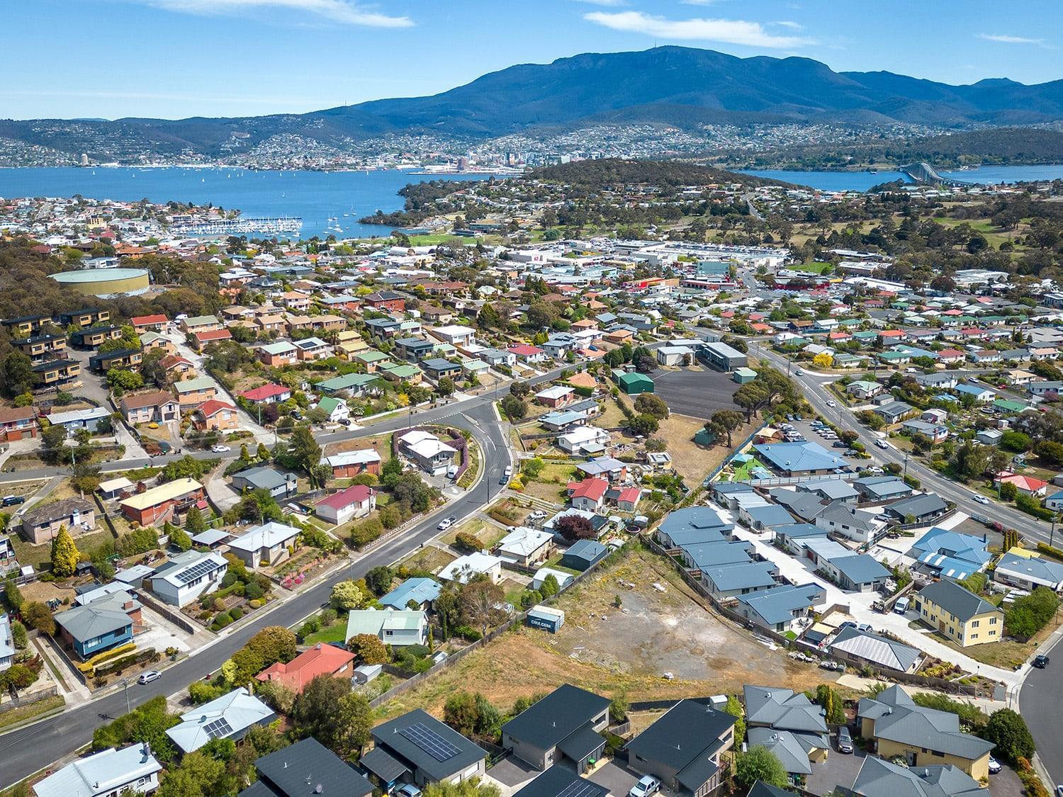 At 165 Great For Large Groups Sleeps 11 Holiday home Hobart