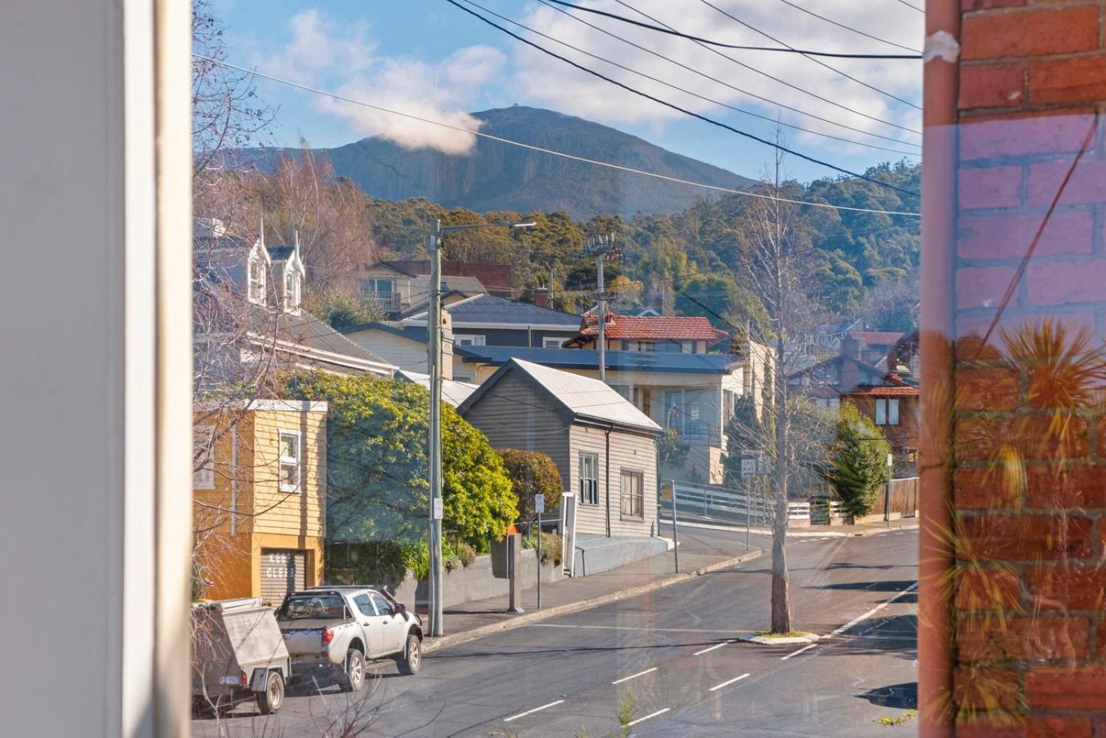 Lovely 2 Bedroom - Easy Walk To The Cbd Apartment *