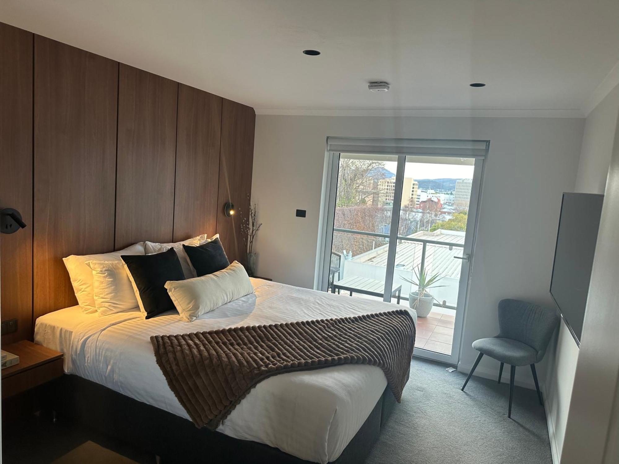 Apartment Fringe Modern With Car Parking Hobart