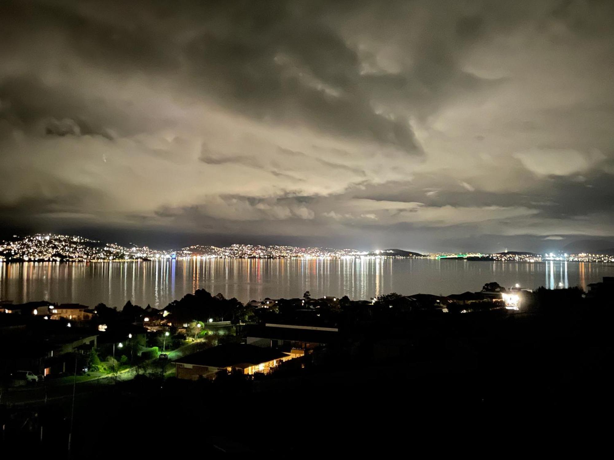 Apartment Stunning Water View In Hobart