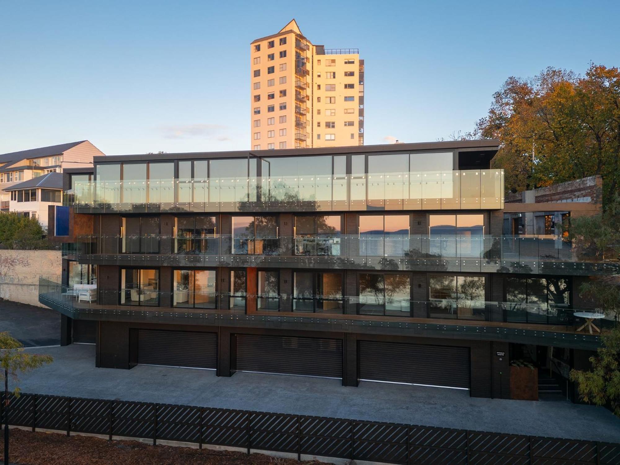 'hobart' - Waterfront Penthouse With Private Heated Pool Apartment