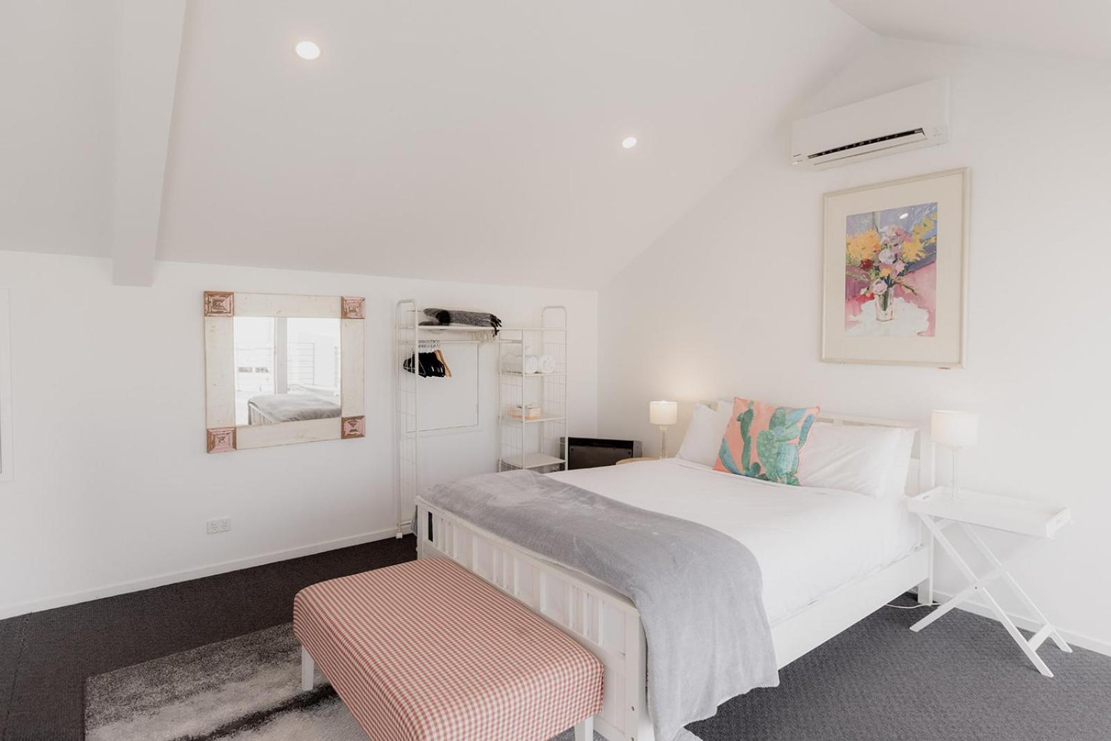 Spacious Modern Terrace In The Heart Of Cbd Apartment *