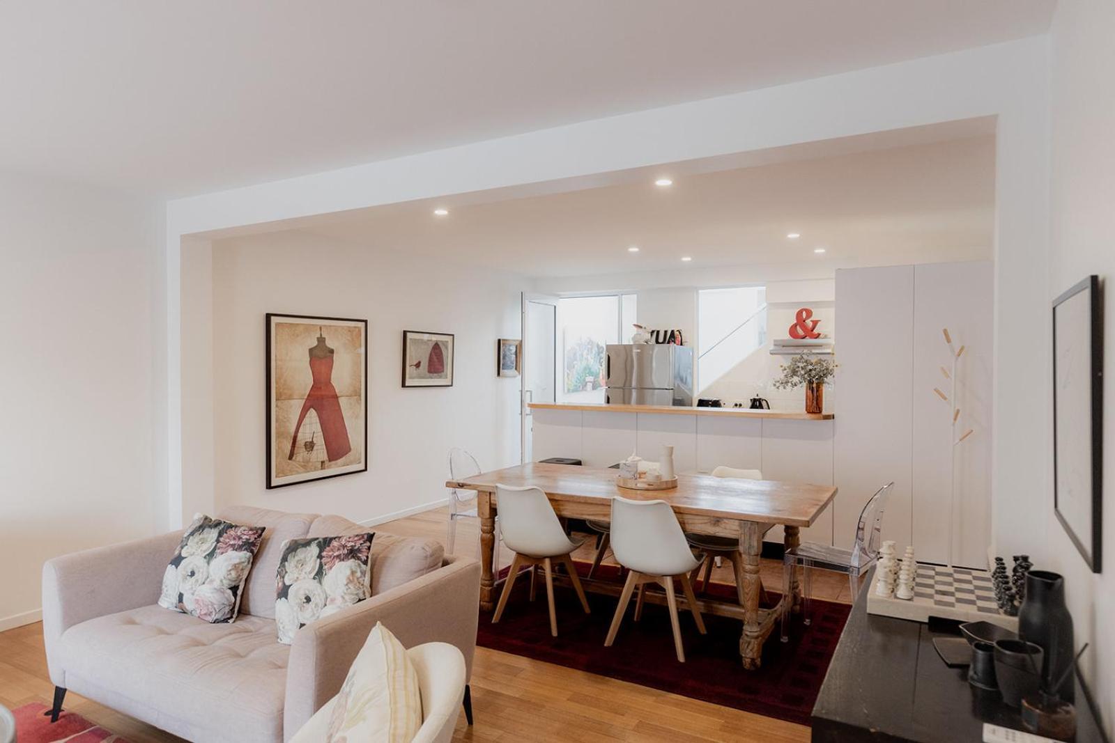 Spacious Modern Terrace In The Heart Of Cbd
