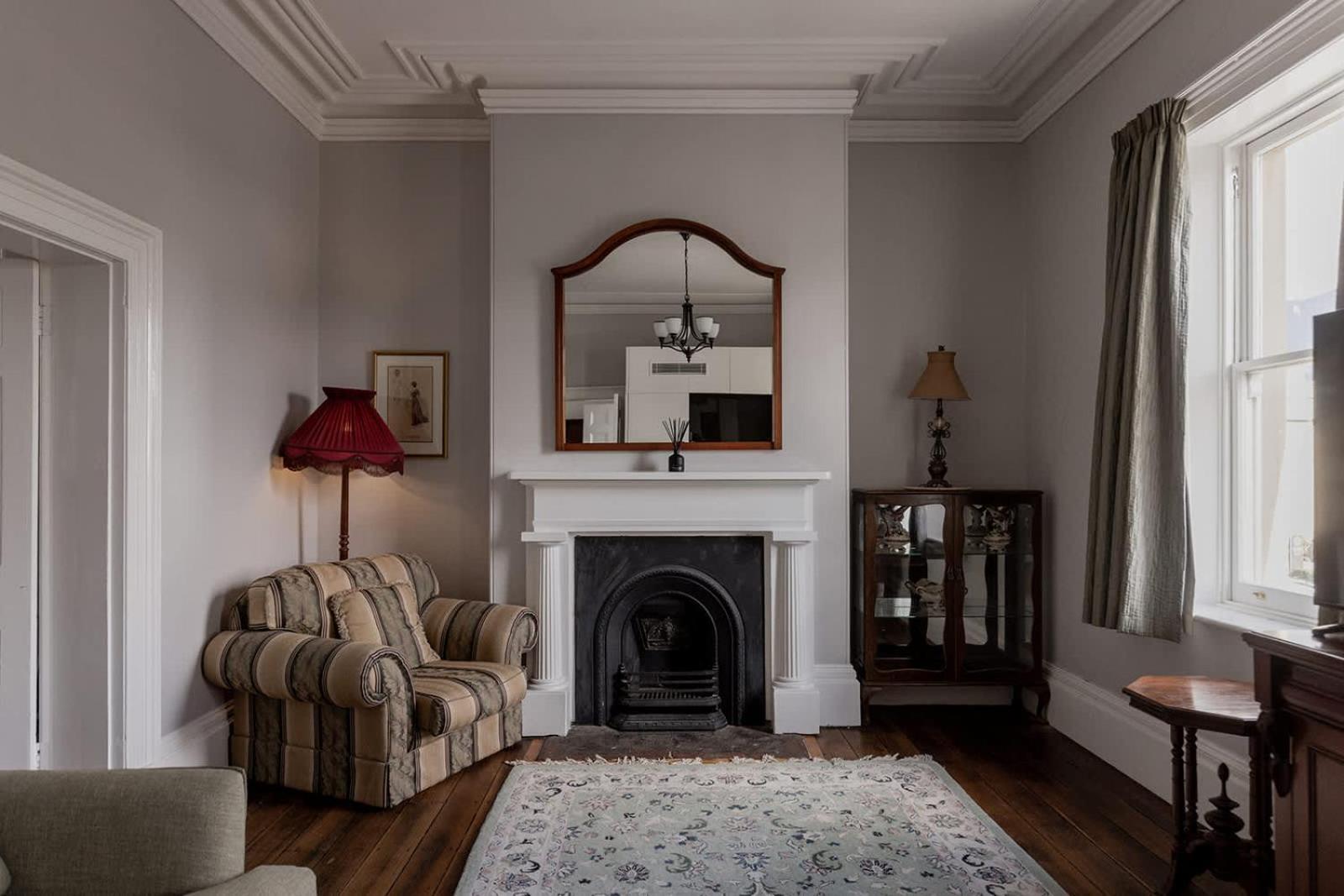 Apartment Parlour 258 *