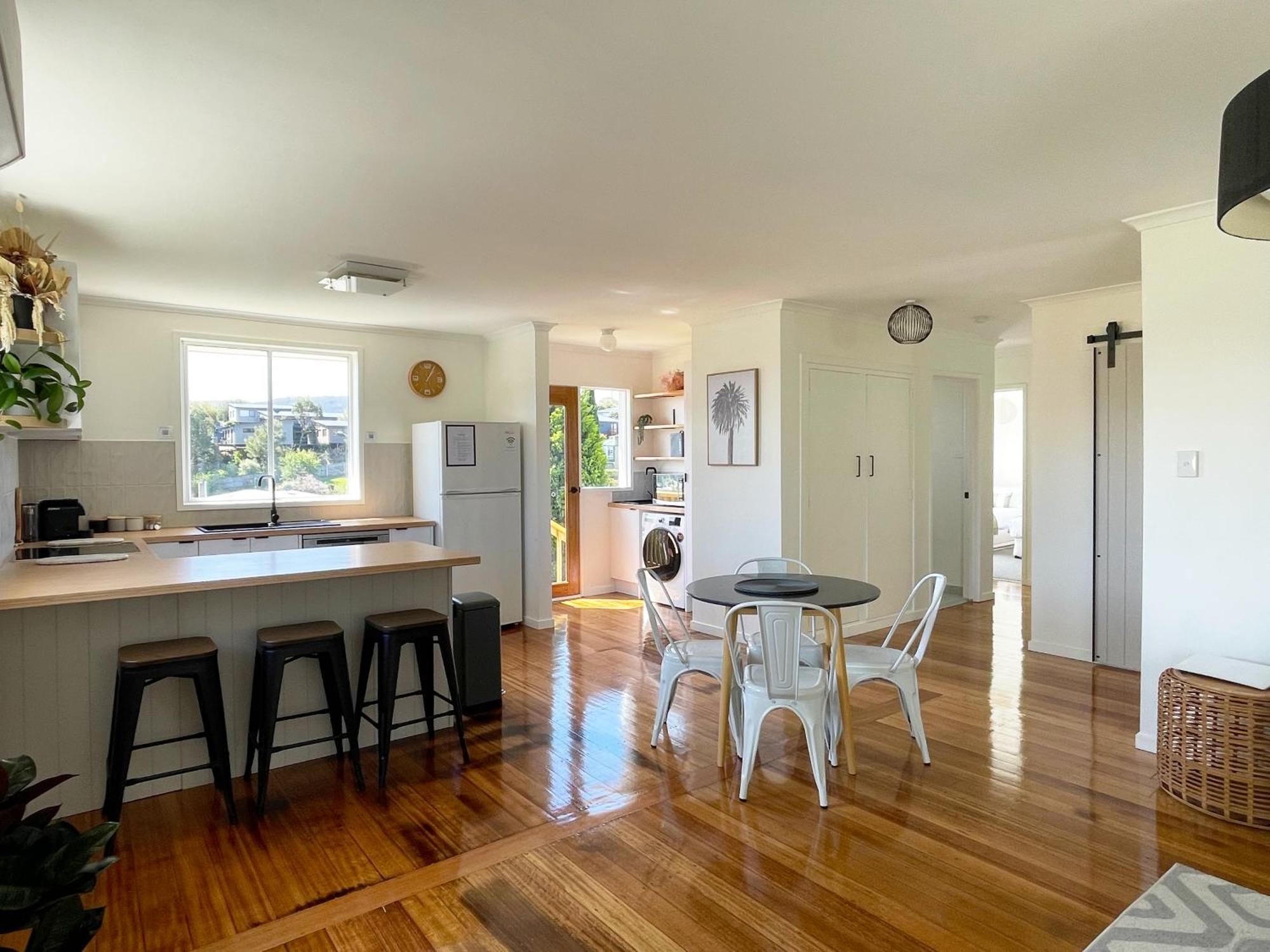 Quarry House - Bright And Renovated! * Hobart