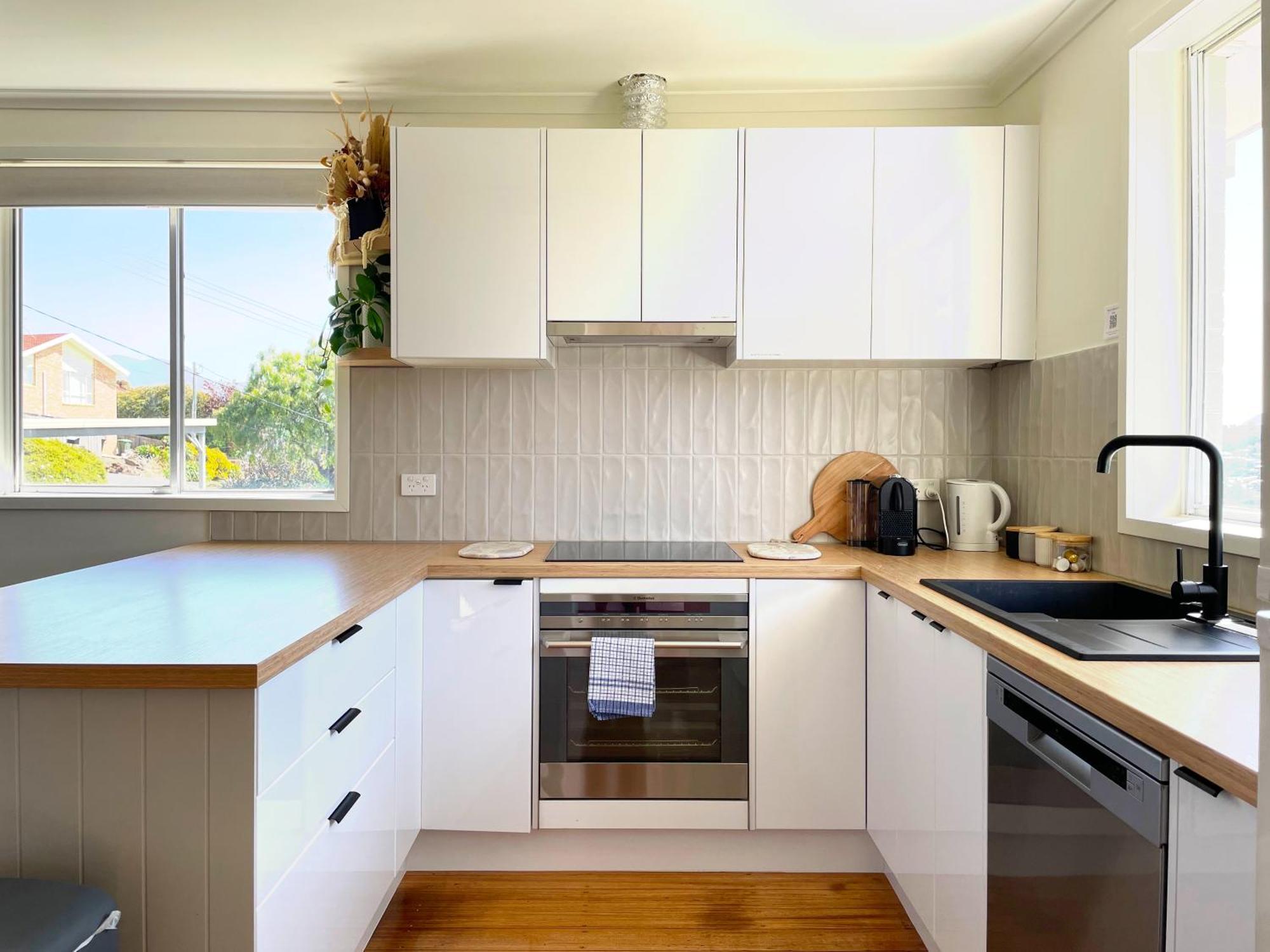 Quarry House - Bright And Renovated! * Hobart