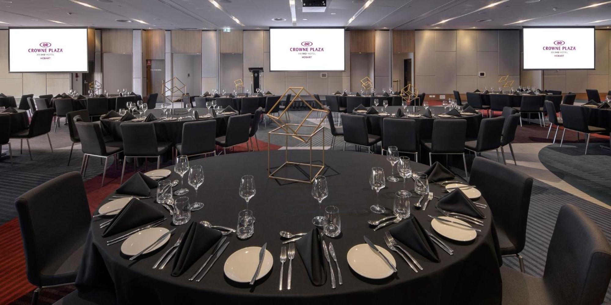 Hotel Crowne Plaza By Ihg 4*
