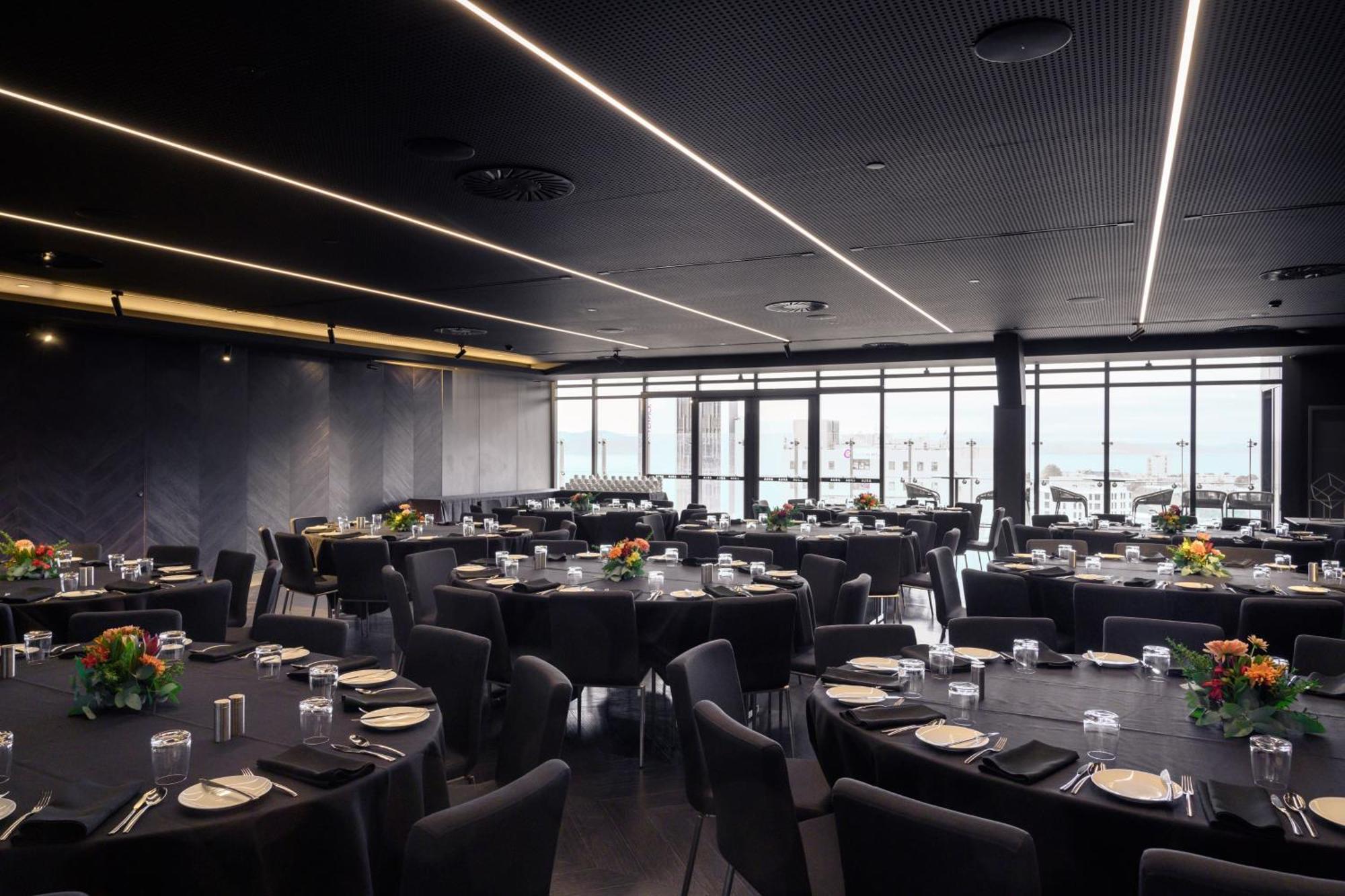 Crowne Plaza By Ihg Hotel 4*