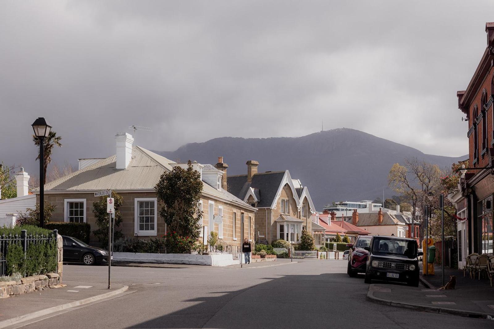 'fifteen' - Heritage Terrace In Battery Point Holiday home
