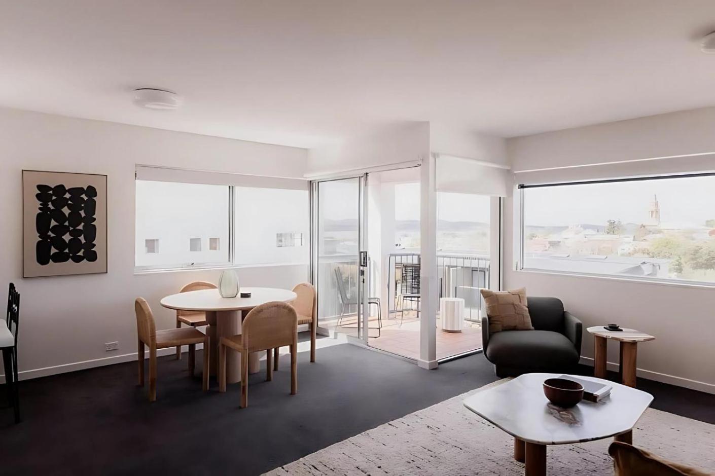 Battery Point With River Views Apartment *