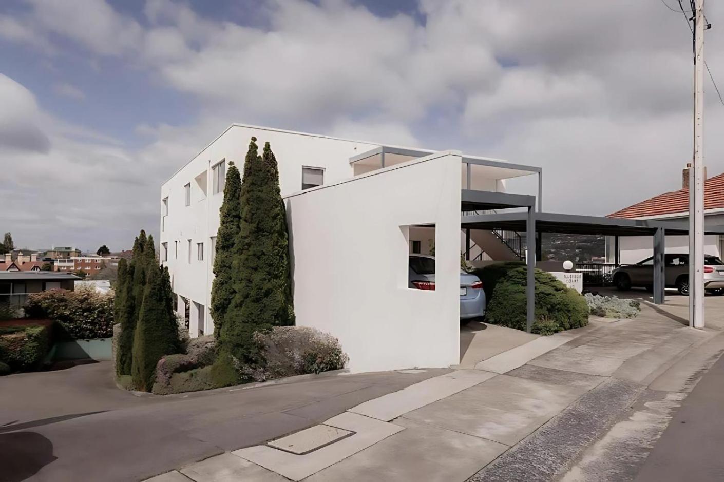 Battery Point With River Views Apartment *