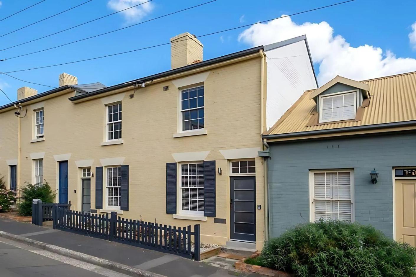 'thirteen' - Heritage Terrace In Battery Point Holiday home *