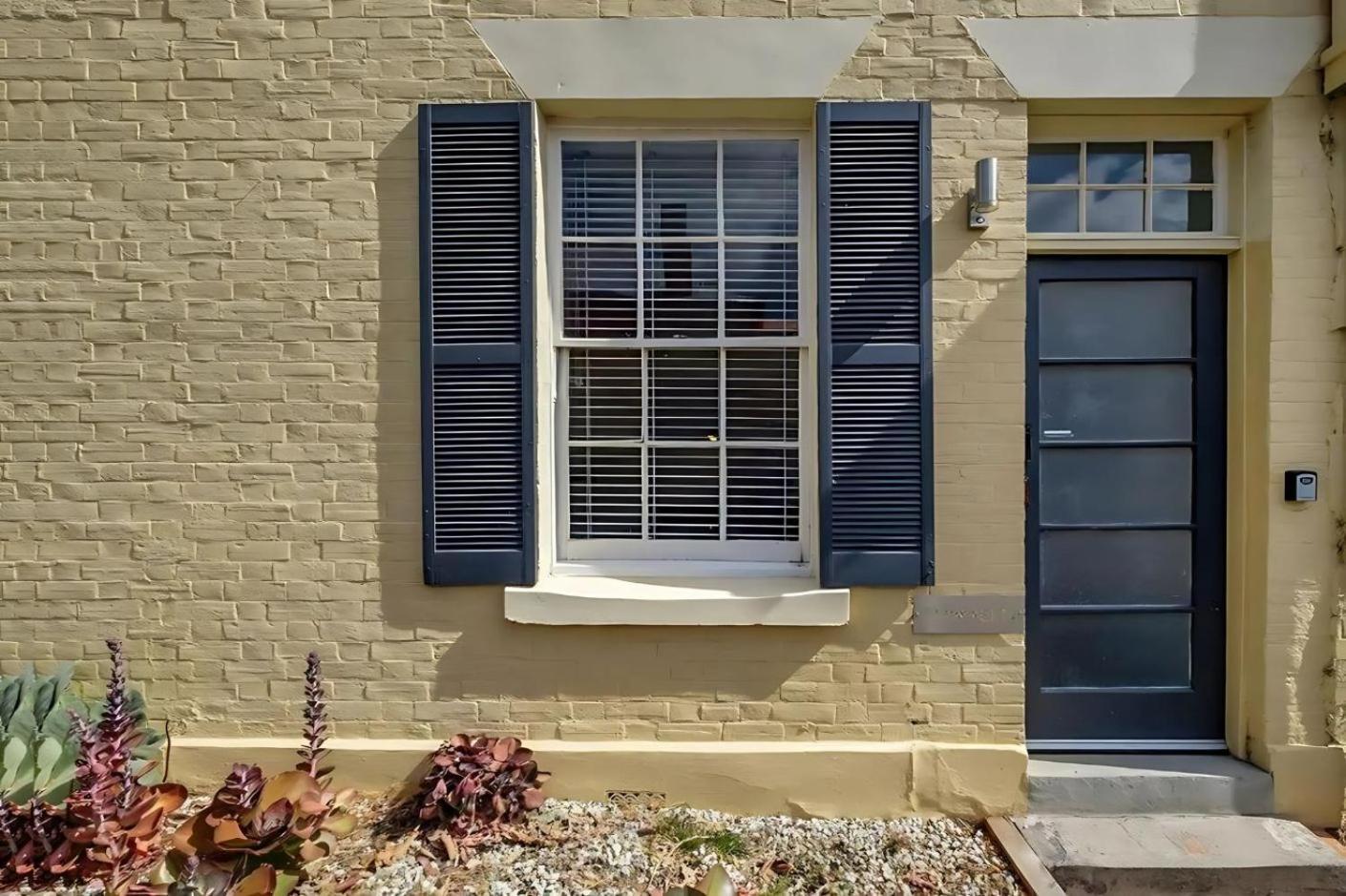 Holiday home 'thirteen' - Heritage Terrace In Battery Point *