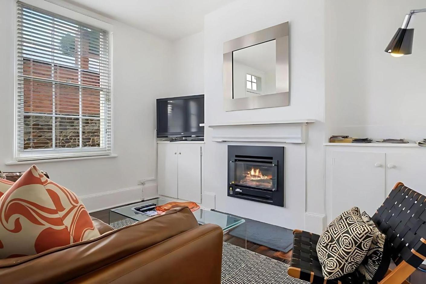 'thirteen' - Heritage Terrace In Battery Point *