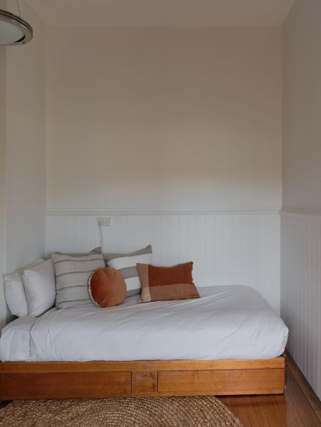 Cosy With Large Sunny Deck Apartment *