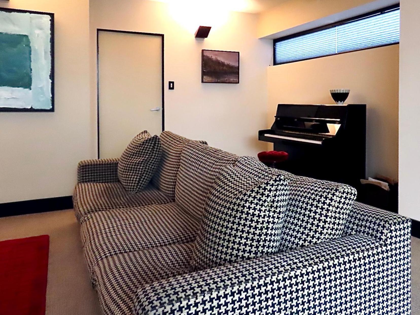 Inner Executive Living * Hobart