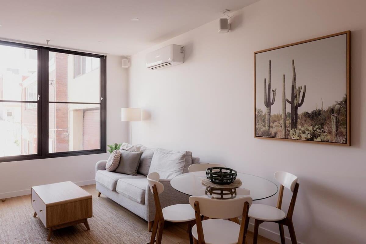 Stylish In Hobart's Cbd Apartment