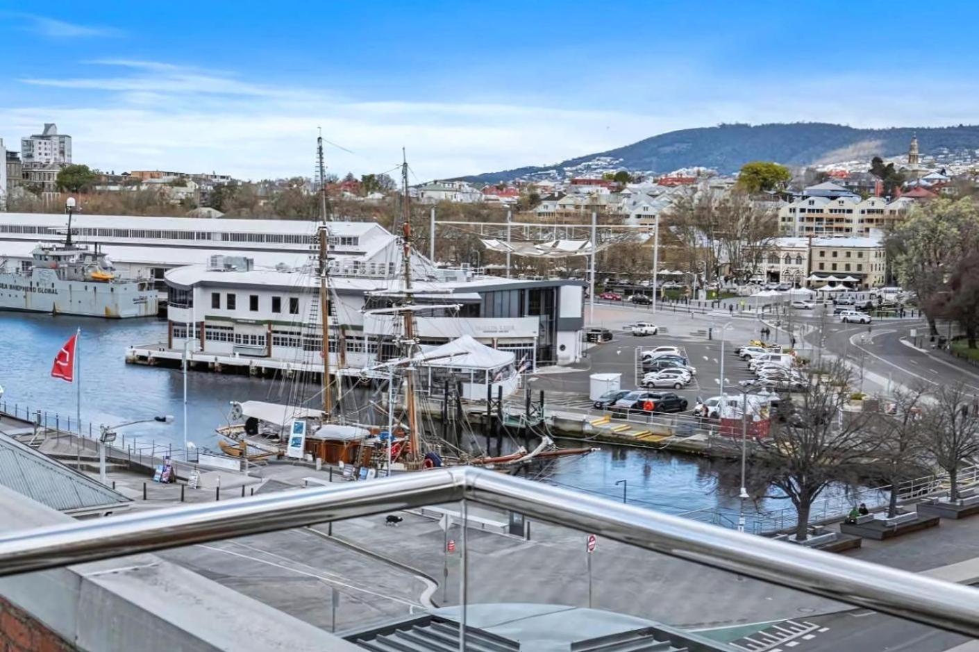 Gibson Mill Waterfront Warehouse - 204
