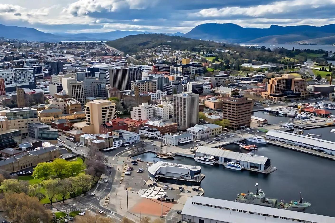 Gibson Mill Waterfront Warehouse - 204 Hobart