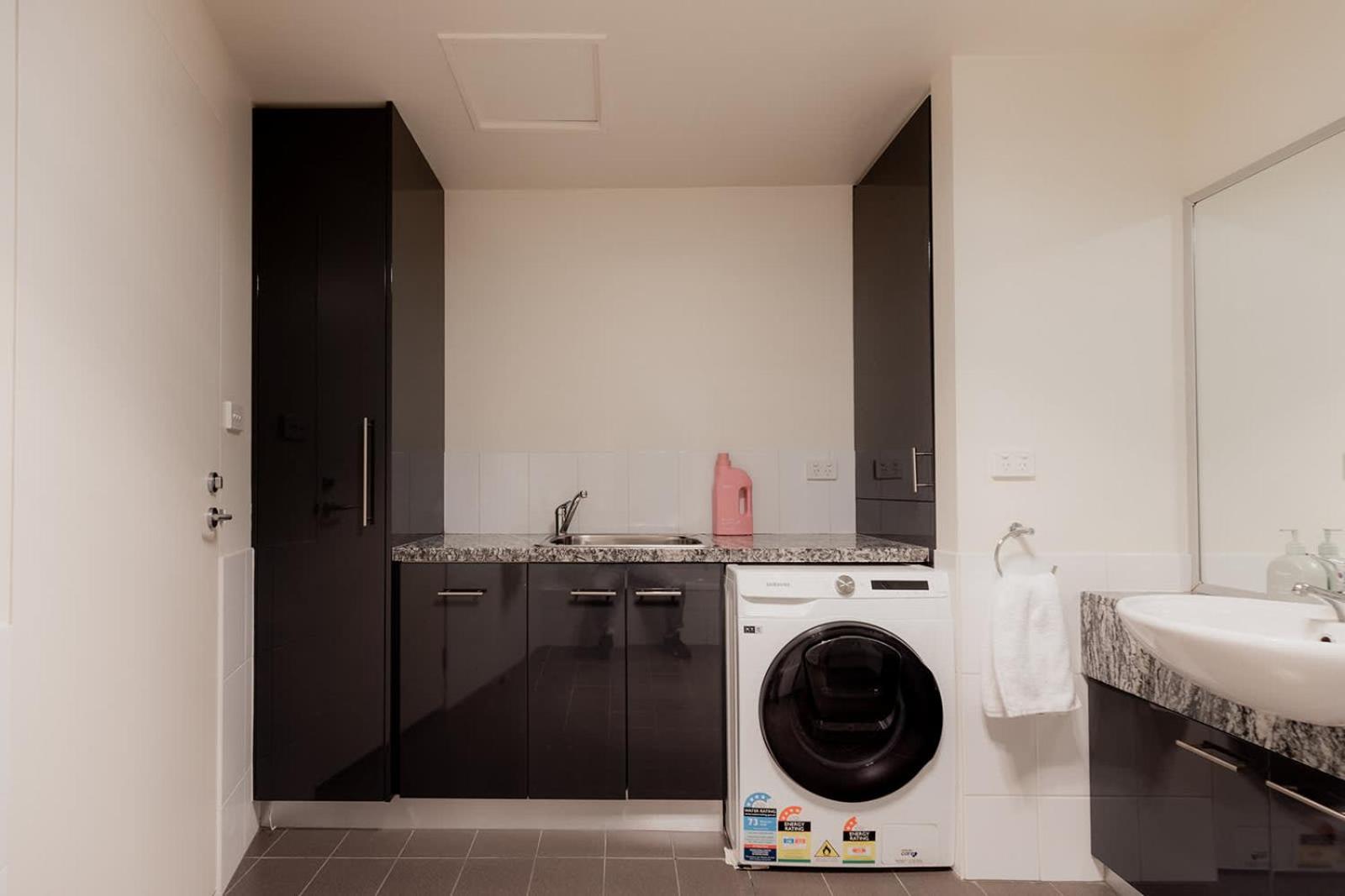 Apartment Inner-city 2 Bedroom - Perfectly Located *