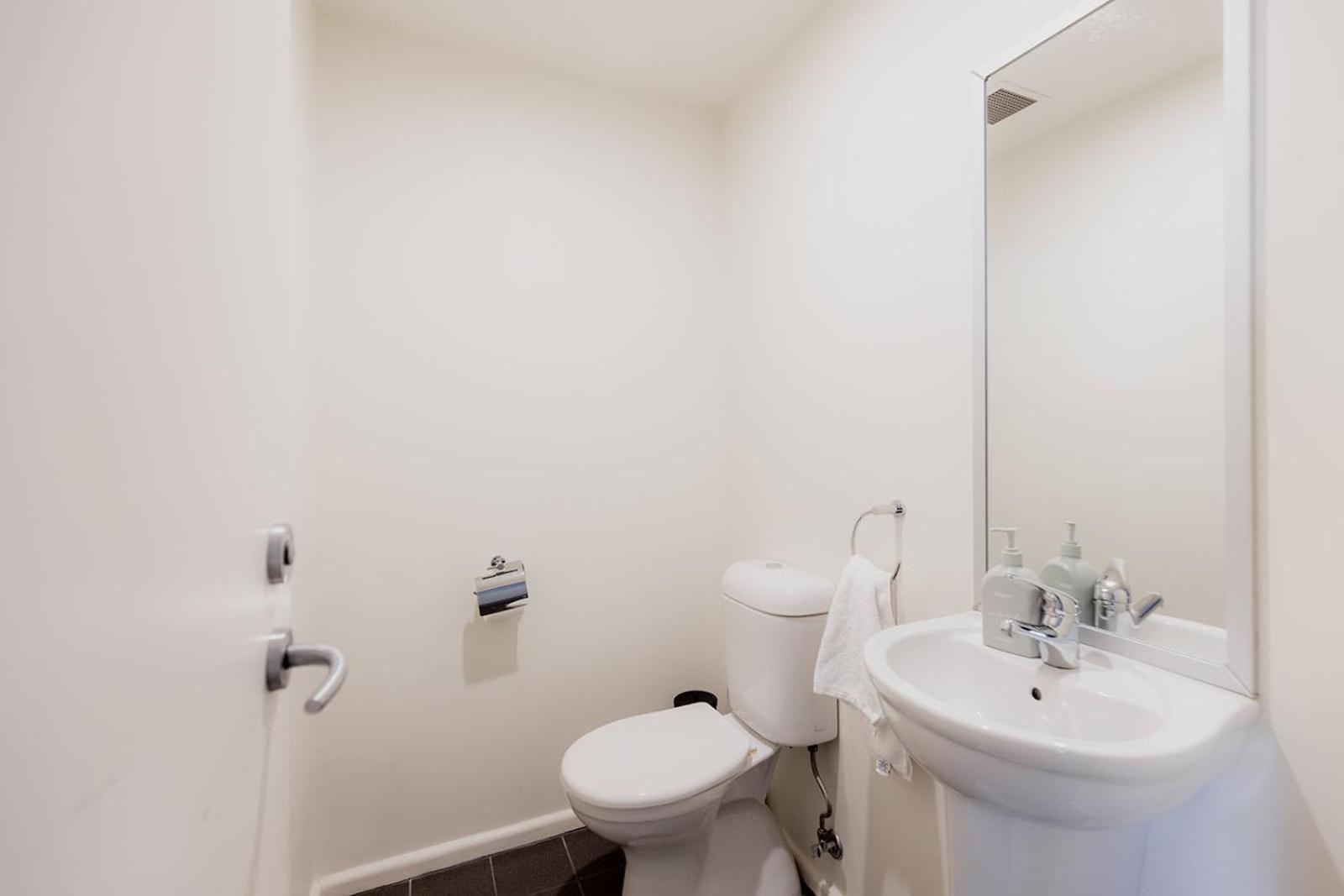 Inner-city 2 Bedroom - Perfectly Located *