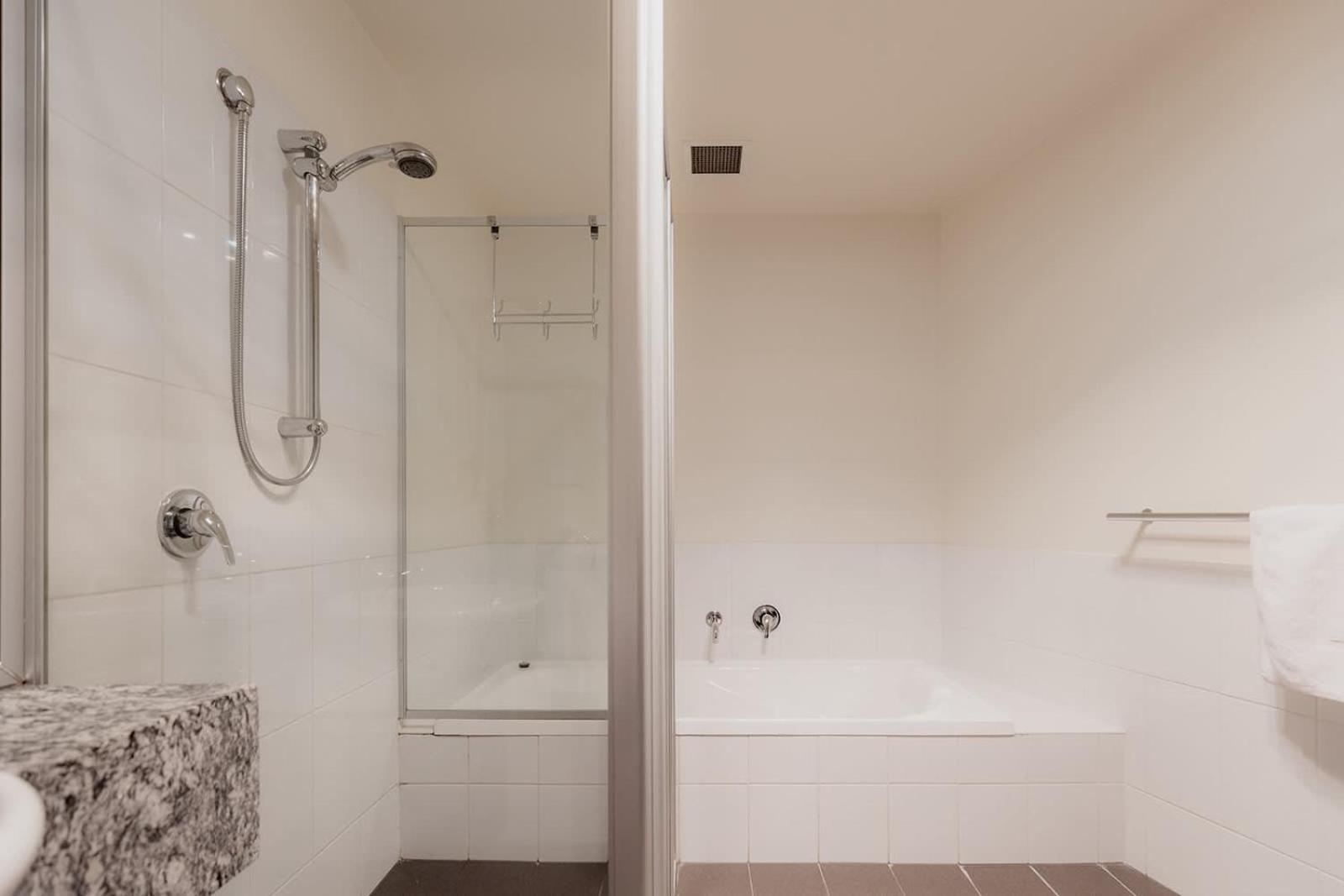 Inner-city 2 Bedroom - Perfectly Located