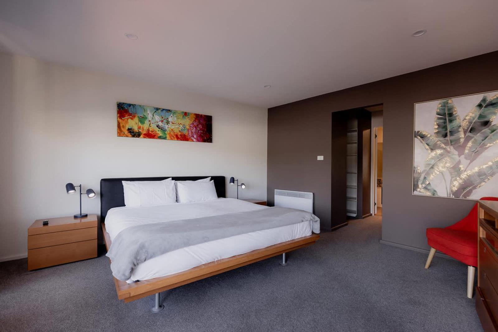 Inner-city 2 Bedroom - Perfectly Located Apartment