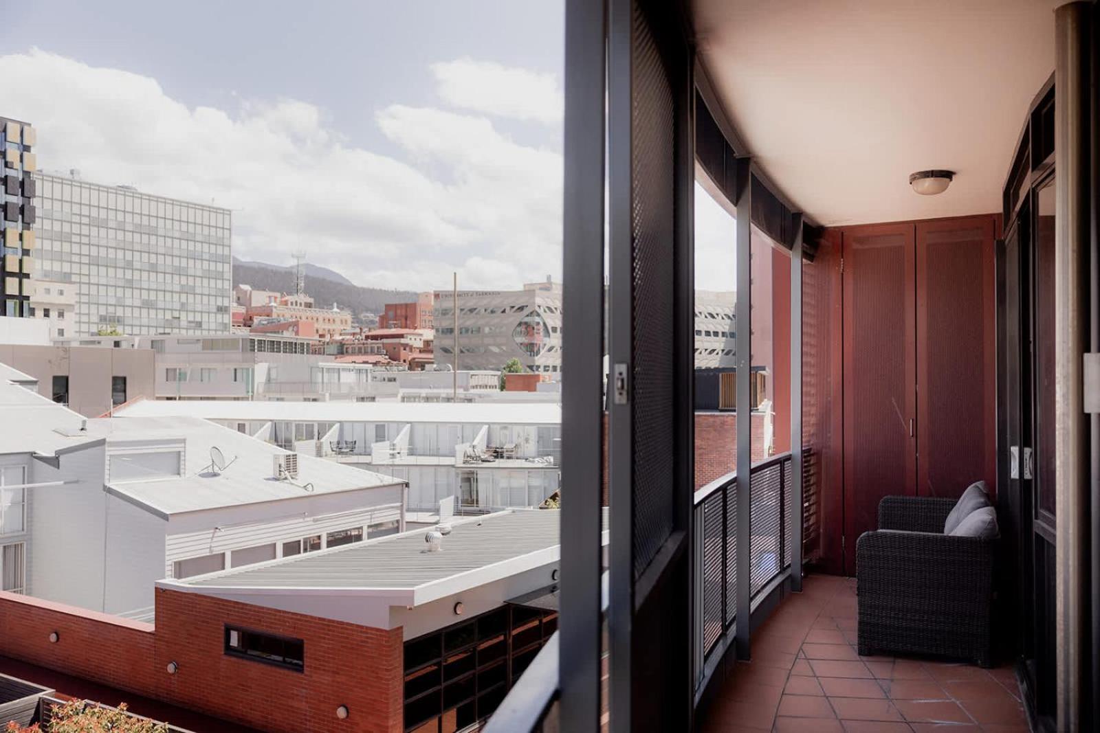Inner-city 2 Bedroom - Perfectly Located *